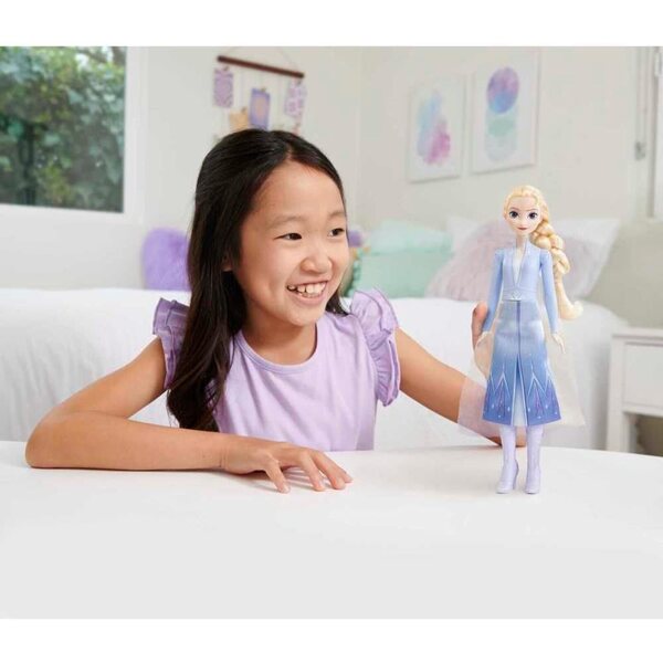Mattel Elsa Fashion Doll Disney Frozen 2 mat Kleed, Kap a Stiwwelen
