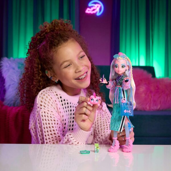 Monster High Lagoona Blue Puppe mit Sportoutfit und 7 exklusiven Accessoires