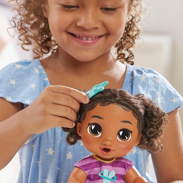 Baby Alive Super BFF Tilly Tinker Doll 28 cm mat Superheld Kleeder an Accessoiren