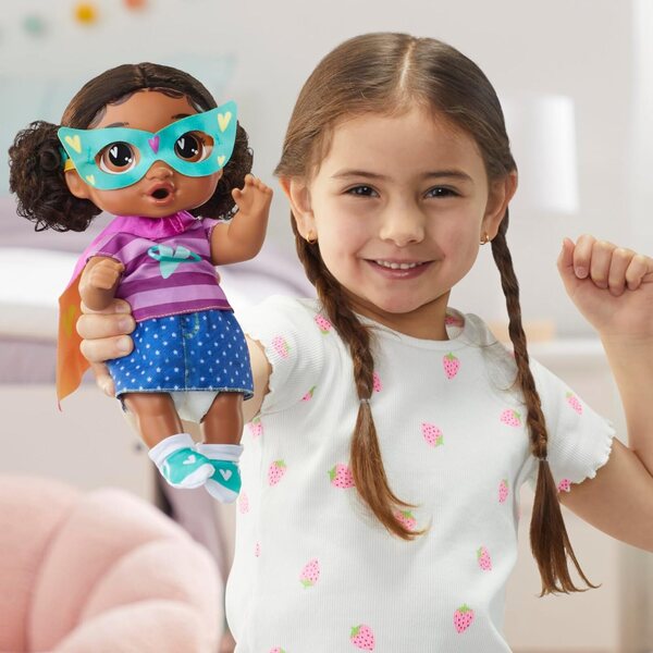 Baby Alive Super BFF Tilly Tinker Doll 28 cm mat Superheld Kleeder an Accessoiren