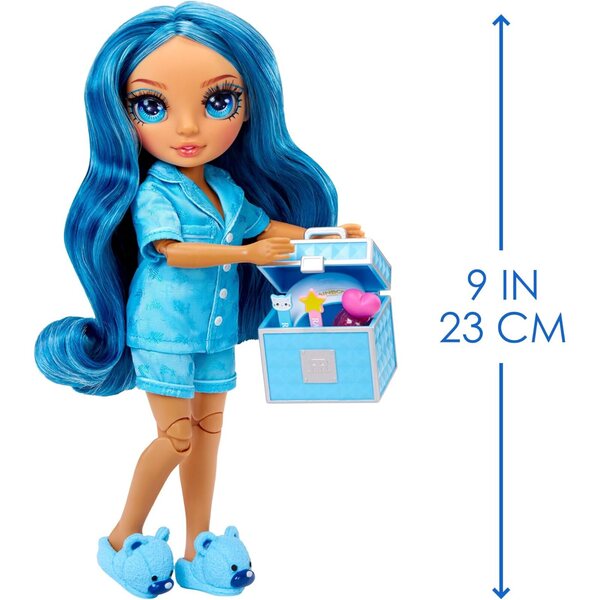 Rainbow High Jr. Skyler 9-Zoll-Puppe mit Pyjama, Nagelzubehör und blauen Schuhen