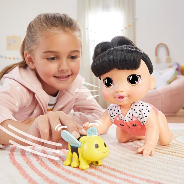 Baby Alive Katie Kat poupée qui rampe et joue 40 sons amusants 27 cm