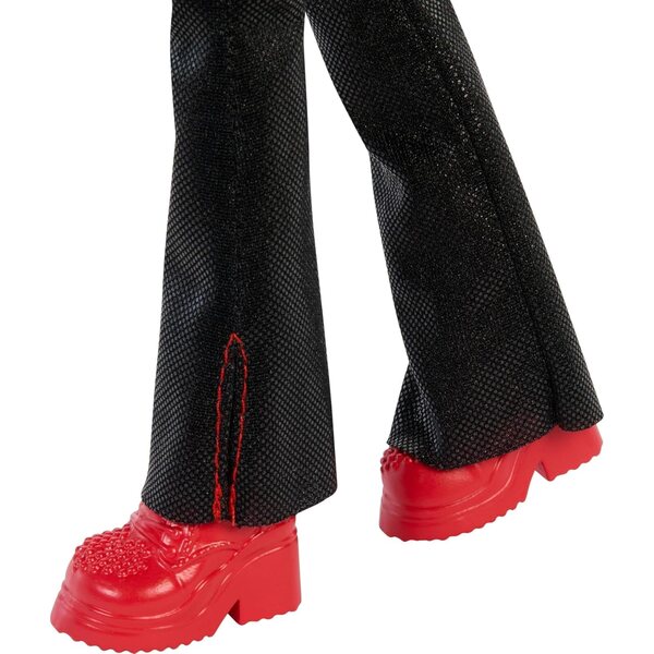 Mattel Disney Descendants The Rise of Red: Bambola Cantante con Abiti e Accessori Ispirati al Film