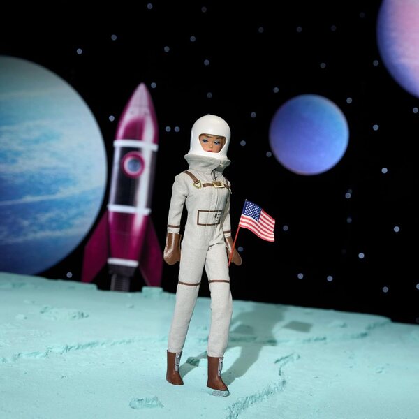 Barbie Miss Astronaut 60° Anniversario con Tuta Argento e Accessori Spaziali 1965