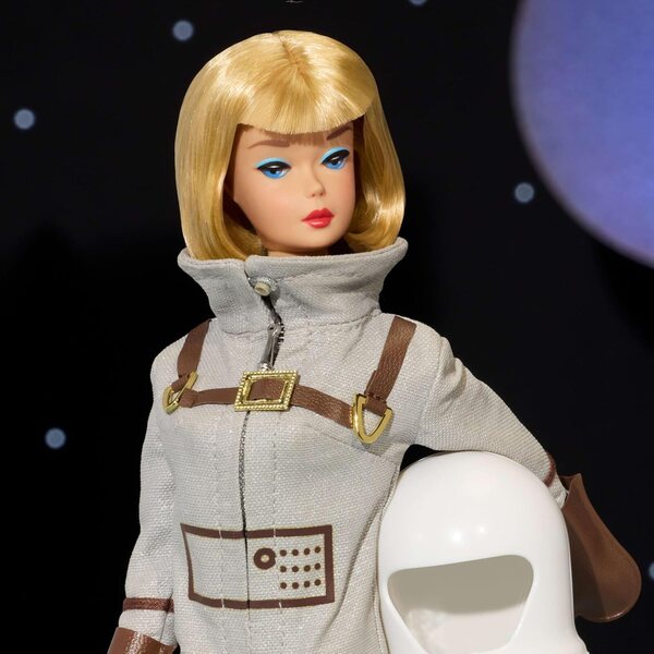 Barbie Miss Astronaut 60° Anniversario con Tuta Argento e Accessori Spaziali 1965
