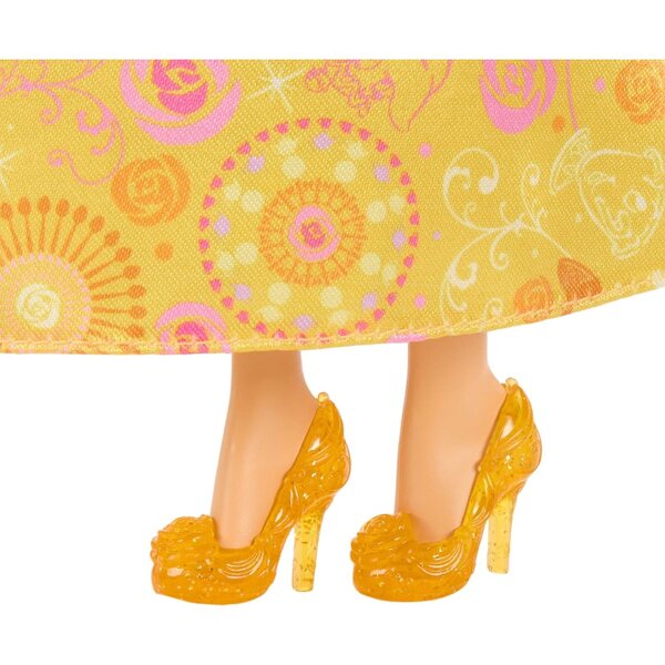 Mattel Disney Princess Belle 2-i-1 docka med 9 tillbehör och 2 utseenden