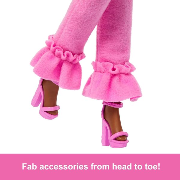 Barbie Deluxe Style Pop #4 in roze Barbiecore-outfit met trendy accessoires