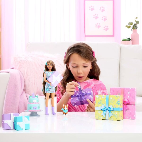 Barbie Party Unboxed Pet Birthday avec 10 surprises, poupée et accessoires de fête