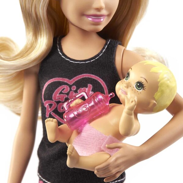 Barbie Skipper Babysitters Inc. Set mit Puppe und Zubehör für diejenigen, die gerne aufpassen