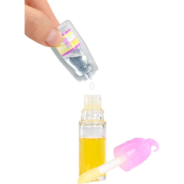 Muñeca Yummiland x PEEPS con kit de bricolaje con brillo labial perfumado, a partir de 4 años