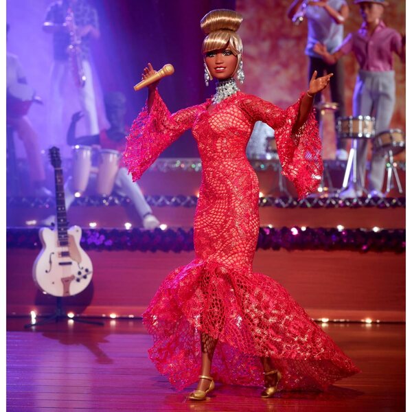 Barbie Celia Cruz Queen of Salsa im roten Kleid mit goldenem Mikrofon und Zertifikat