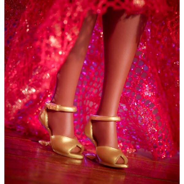 Barbie Celia Cruz Queen of Salsa im roten Kleid mit goldenem Mikrofon und Zertifikat