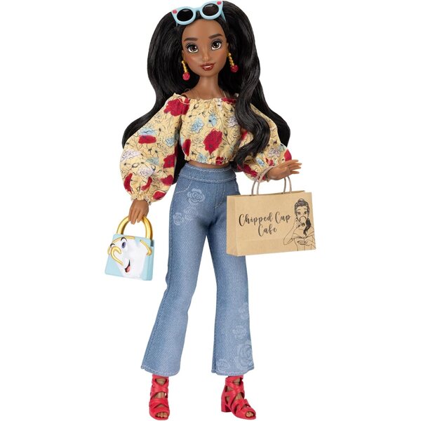 Disney ILY 4EVER Belle 29 cm-es baba csillogó Mickey gyűrűvel és divatos kiegészítőkkel