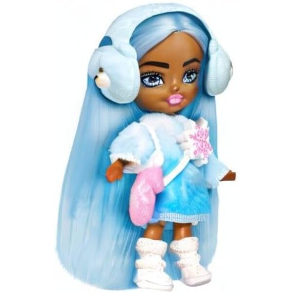 Barbie Extra Mini Minis 8 cm große Reisepuppe mit Winterkleid und Schneezubehör