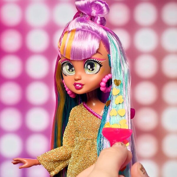 IMC Toys Vip Girls Quinn mit 27,9 cm langen Haaren und 5 Accessoires für Kinder ab 5 Jahren