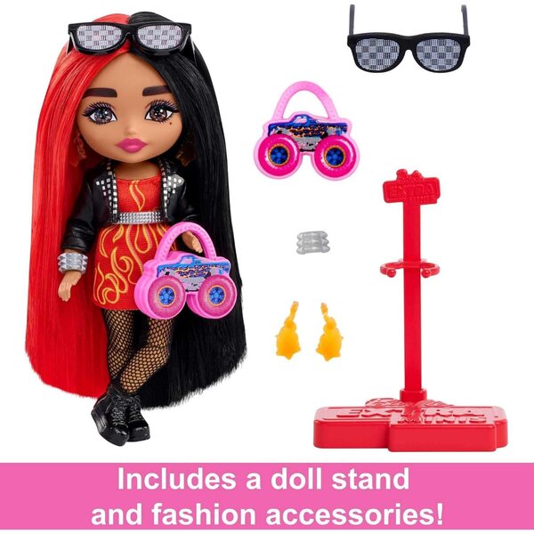 Barbie Extra Minis 14 cm große Puppe mit roten und schwarzen Haaren und Kleid mit Flammen