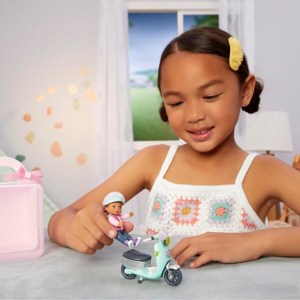 BABY born MINIS Spielset mit Roller, Minipuppe und Helm, perfekt für Kinder ab 3 Jahren