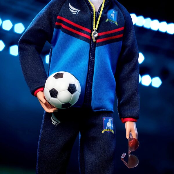 Barbie Ted Lasso im blauen Trainingsanzug mit AFC Richmond-Logo – Sammleredition