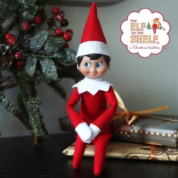 Den Elf op der Regal: Chrëscht Traditioun mat Brown-Eyed Elf Doll