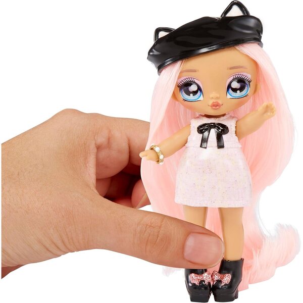 Na! Na! Na! Surprise Mini Ultimate Surprise Kitty Katwood con 10 misteriosi outfit e accessori