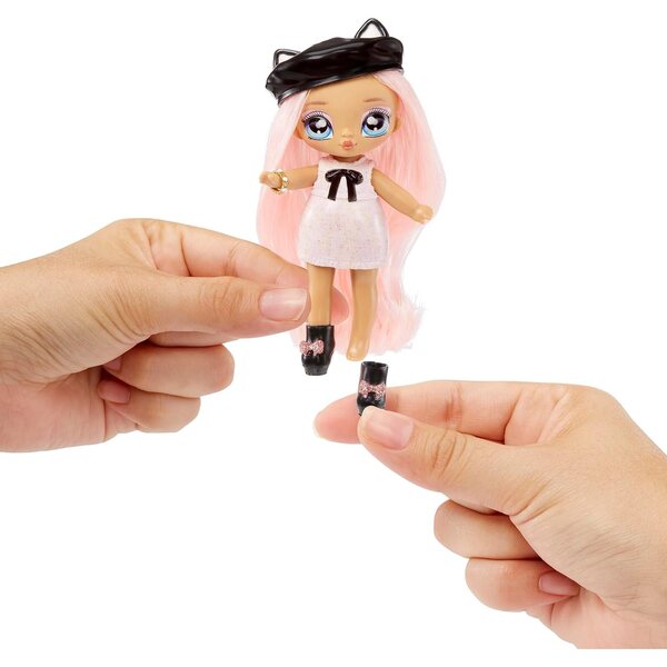Na! Na! Na! Surprise Mini Ultimate Surprise Kitty Katwood con 10 misteriosi outfit e accessori
