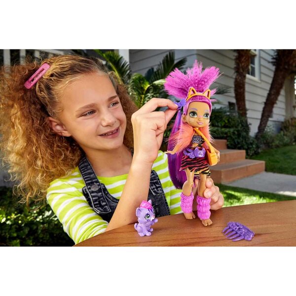 Mattel Cave Club Roaralai Prähistorische Puppe mit Dinosaurier und Zubehör, 20,3–25,4 cm