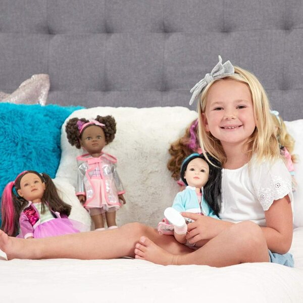 Madame Alexander Kindness Club 14-Zoll-Puppe mit beweglichem Körper und rosa Kleid
