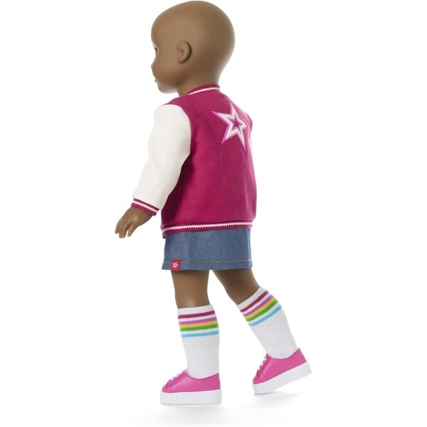American Girl Truly Me 18-Zoll-Puppe mit braunen Augen und College-Jacke