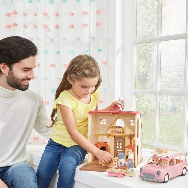 Calico Critters Familien-Picknick-Van: Rosafarbener Spielzeug-Van mit 10 Sitzplätzen für Sammelfiguren