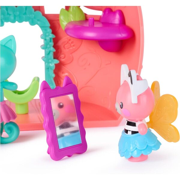 Casa de păpuși a lui Gabby Fairylandia Set de joacă Kitty Fairy cu 12 piese și inel Flutter-riffic