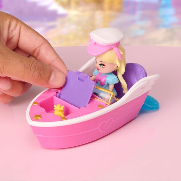 Bateau Royale High Royale avec Barbie 3 pouces et 9 tenues Mix & Match + Article numérique Roblox