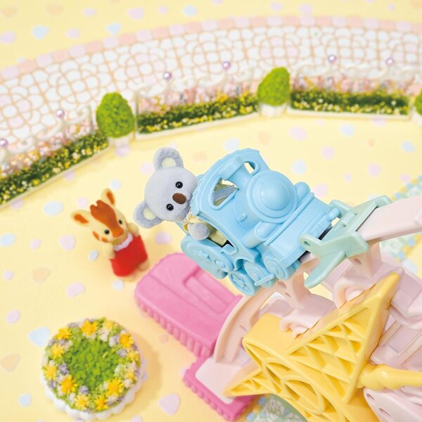 Calico Critters Baby Dream Spielplatz mit 1 Sammelpuppe und Attraktionen