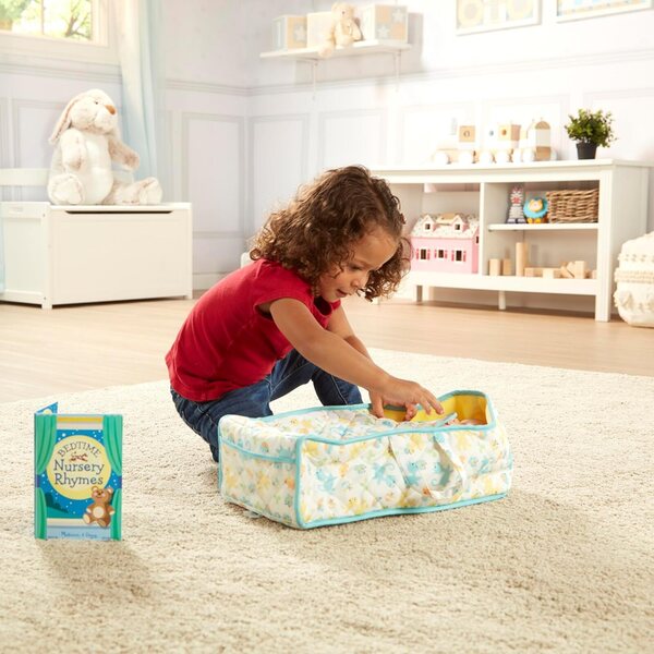 Draagbare stoffen wieg voor Melissa & Doug-poppen met rijmpjesboek en speelgoed