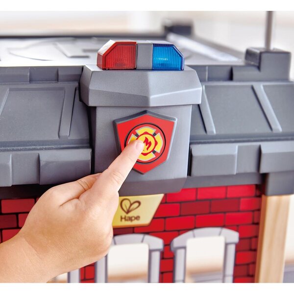 Hape Caserne de pompiers en bois avec sons et lumières, jeu éducatif