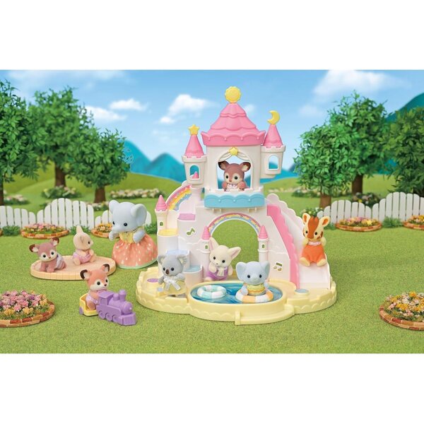 Calico Critters Kindergarten-Sandkasten und Pool mit Elefantenbaby und Spielzubehör
