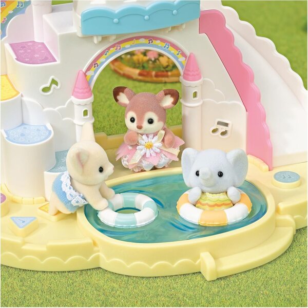 Calico Critters Kindergarten-Sandkasten und Pool mit Elefantenbaby und Spielzubehör
