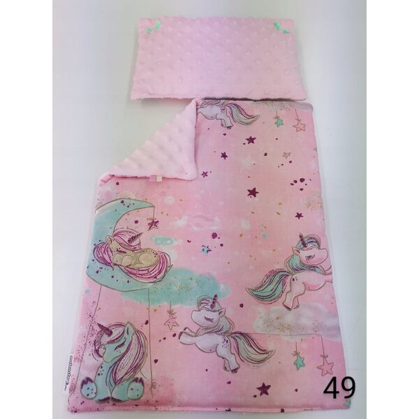 Witte houten poppenwieg met Minky en katoenen beddengoedset