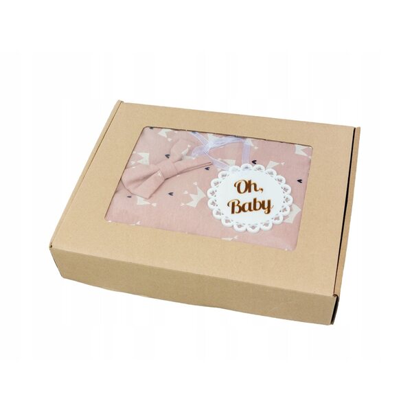 Komplettes Set aus Puppenbettwäsche aus rosa Stoff mit Box