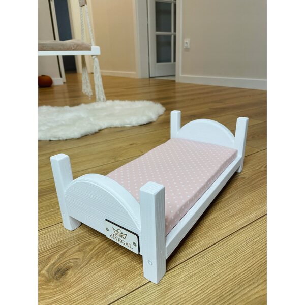 Letto in legno bianco per bambole con materasso e biancheria per giocattoli