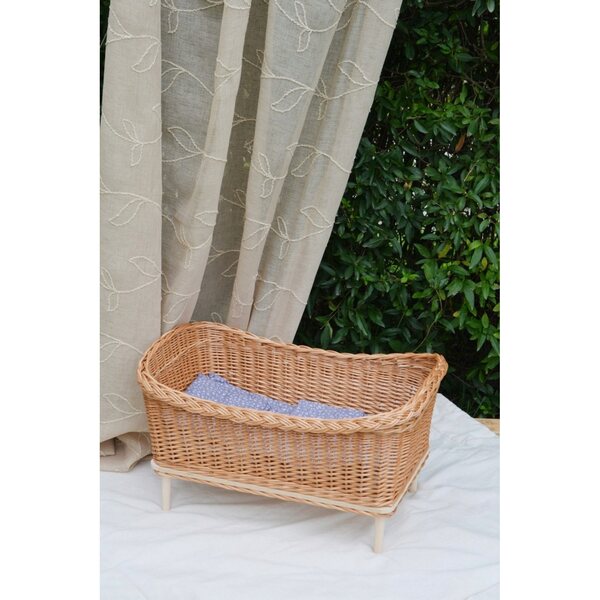 Letto in vimini per bambole naturale con tessuto grigio floreale per bambini