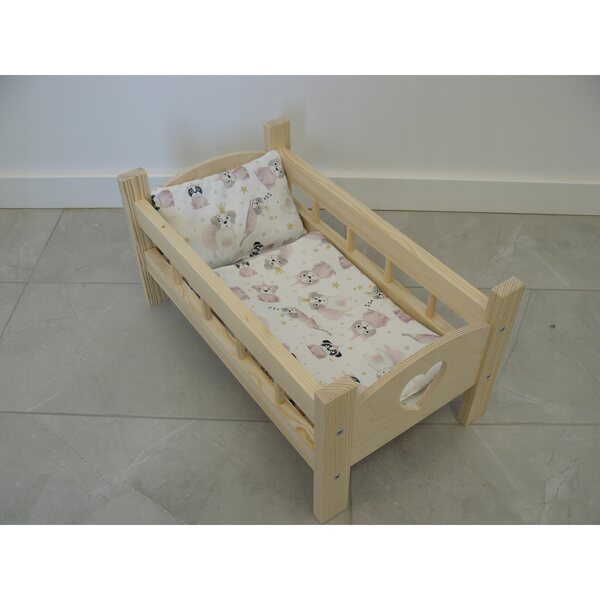 Puppenbett aus Holz mit Herzgravur, geeignet ab 3 Jahren