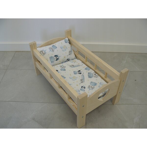 Puppenbett aus Holz mit Herzgravur, geeignet ab 3 Jahren