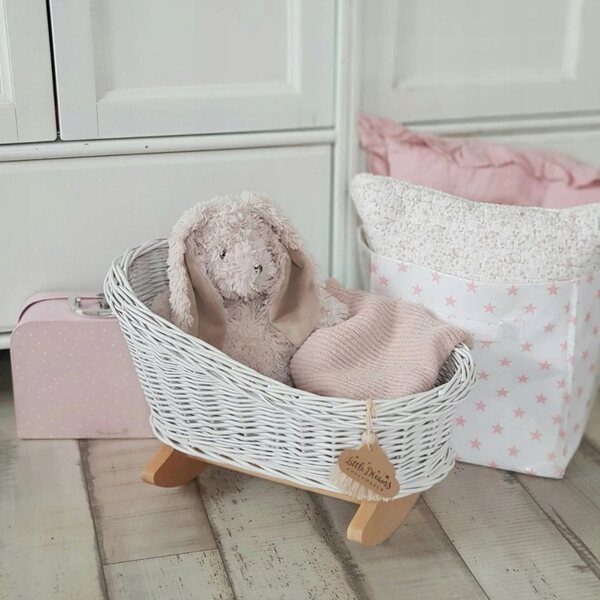 Weiße Weidenwiege für Puppen – handgefertigtes und umweltfreundliches Bett