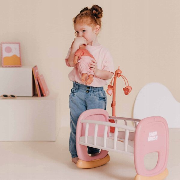 Baby-Krankenschwesterbett mit Mobile für Puppen, lehrreiches und nachhaltiges Design