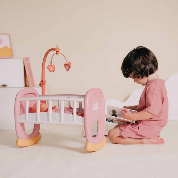 Baby-Krankenschwesterbett mit Mobile für Puppen, lehrreiches und nachhaltiges Design