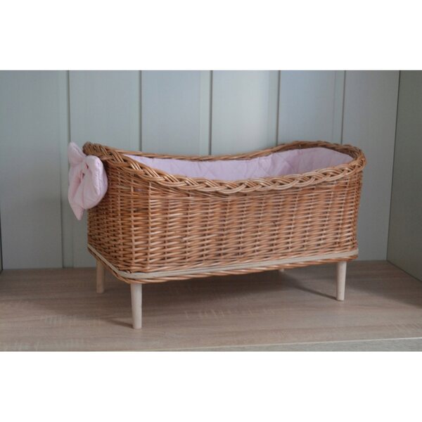 Letto in Vimini per Bambole con Materasso e Biancheria Naturale, Larghezza 35 cm