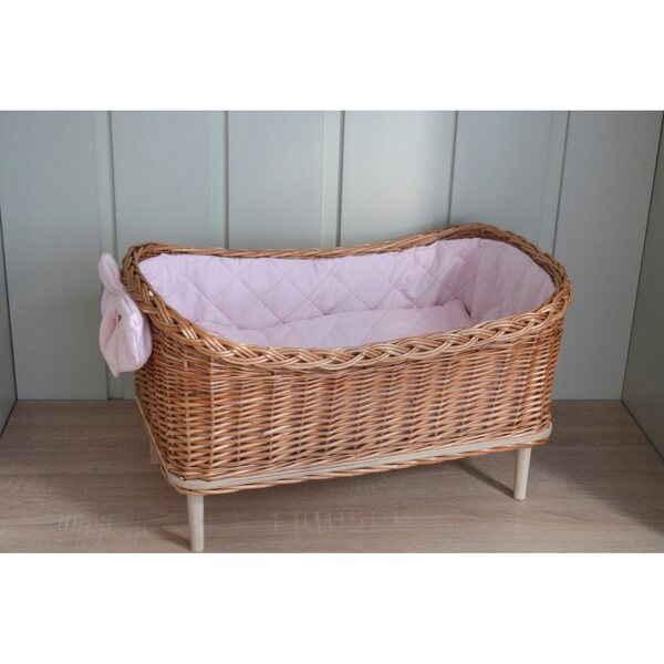 Letto in Vimini per Bambole con Materasso e Biancheria Naturale, Larghezza 35 cm