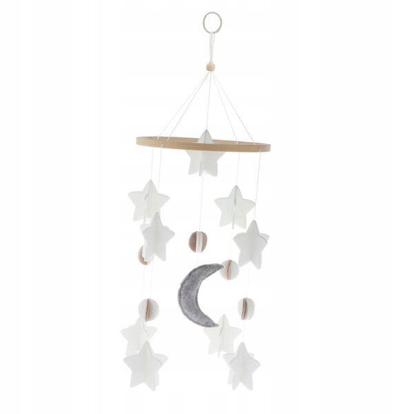 Das hängende Krippenspielzeug aus Filz mit Mond und Sternen regt die Sinne des Neugeborenen an