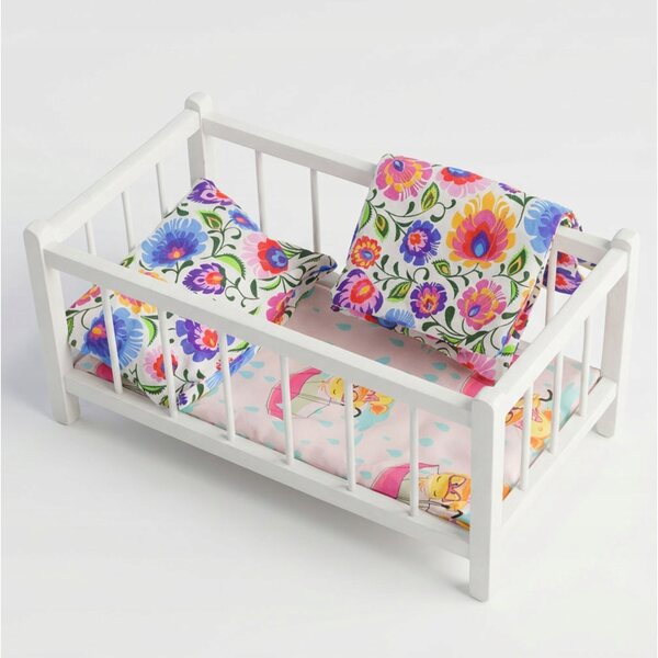 Letto in legno bianco per bambole con materasso e biancheria colorata Peewit