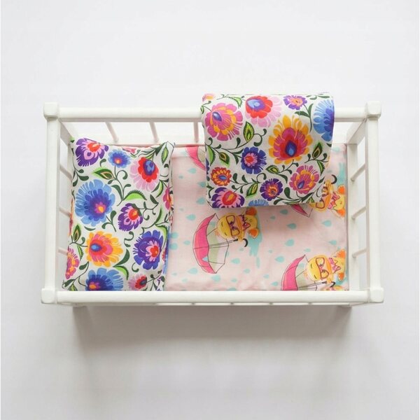 Letto in legno bianco per bambole con materasso e biancheria colorata Peewit